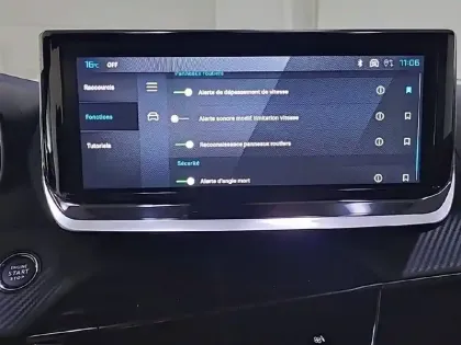 Photo 43 Peugeot 2008  Hybrid 136 e-DCS6