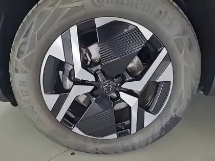 Photo 33 Peugeot 2008  Hybrid 136 e-DCS6