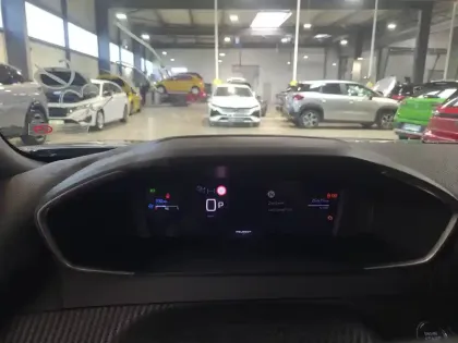 Photo 10 Peugeot 2008  Hybrid 136 e-DCS6