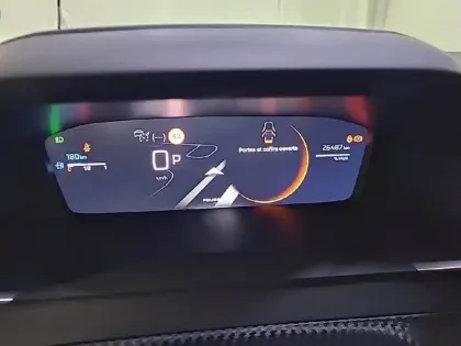 Photo 30 Peugeot 2008  Hybrid 136 e-DCS6