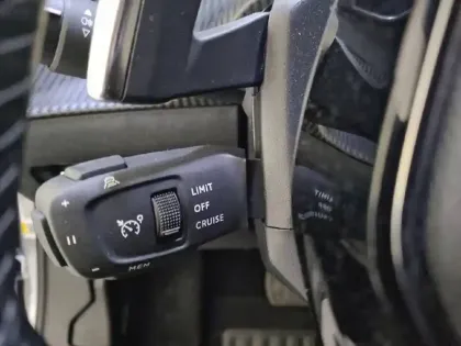 Photo 47 Peugeot 2008  Hybrid 136 e-DCS6