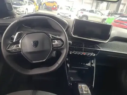 Photo 9 Peugeot 2008  Hybrid 136 e-DCS6