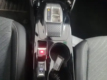 Photo 16 Peugeot 2008  Hybrid 136 e-DCS6