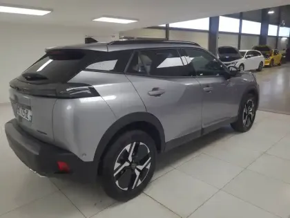 Photo 5 Peugeot 2008  Hybrid 136 e-DCS6