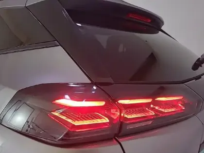 Photo 37 Peugeot 2008  Hybrid 136 e-DCS6