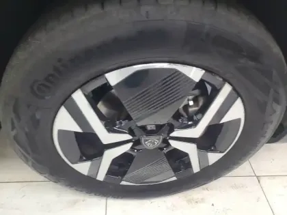 Photo 8 Peugeot 2008  Hybrid 136 e-DCS6