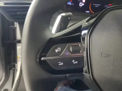 Photo 14 Peugeot 2008  Hybrid 136 e-DCS6