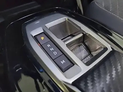 Photo 34 Peugeot 2008  Hybrid 136 e-DCS6