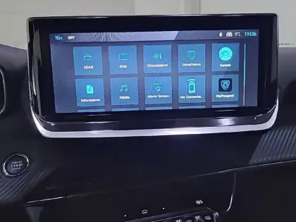 Photo 44 Peugeot 2008  Hybrid 136 e-DCS6