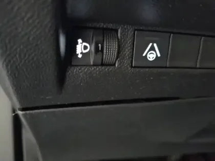 Photo 50 Peugeot 2008  Hybrid 136 e-DCS6