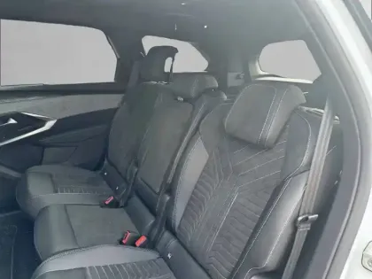 Photo 11 Peugeot 5008  Plug-in Hybrid 225 ch e-DCS7