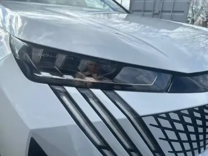 Photo 15 Peugeot 5008  Plug-in Hybrid 225 ch e-DCS7