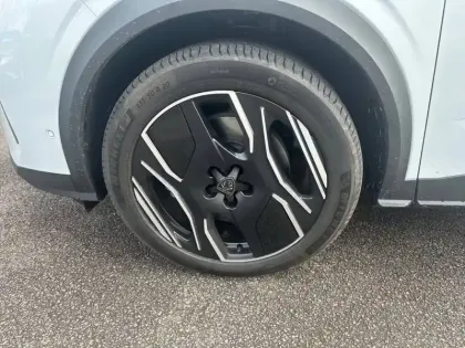 Photo 12 Peugeot 5008  Plug-in Hybrid 225 ch e-DCS7