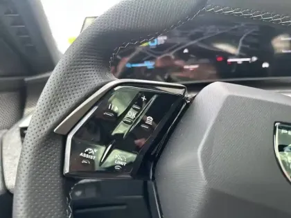 Photo 19 Peugeot 5008  Plug-in Hybrid 225 ch e-DCS7