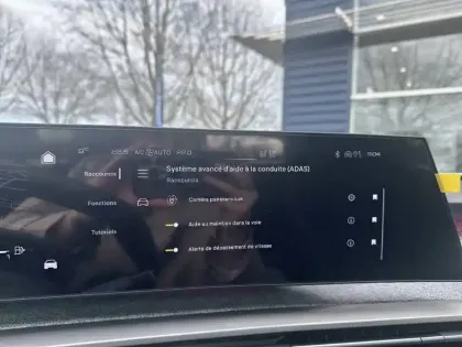 Photo 18 Peugeot 5008  Plug-in Hybrid 225 ch e-DCS7