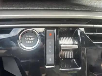 Photo 13 Peugeot 5008  Plug-in Hybrid 225 ch e-DCS7