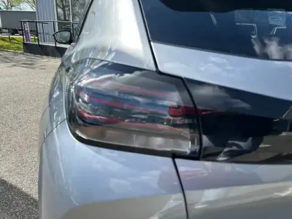 Photo 16 Peugeot 208  Hybrid 145 ch e-DCS6