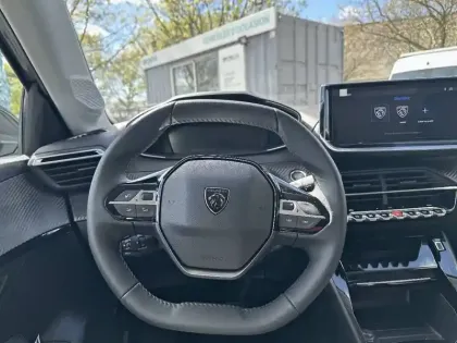 Photo 8 Peugeot 208  Hybrid 145 ch e-DCS6