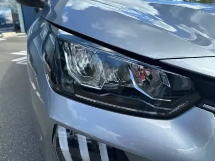 Photo 15 Peugeot 208  Hybrid 145 ch e-DCS6