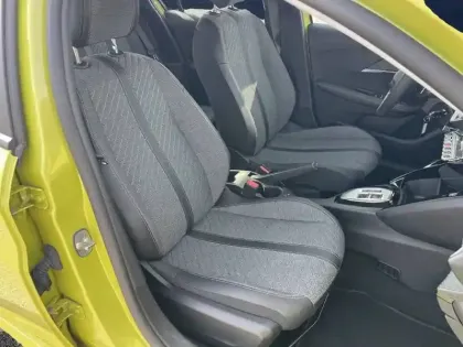 Photo 46 Peugeot 208  Hybrid 100 e-DCS6