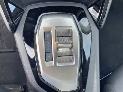 Photo 48 Peugeot 208  Hybrid 100 e-DCS6