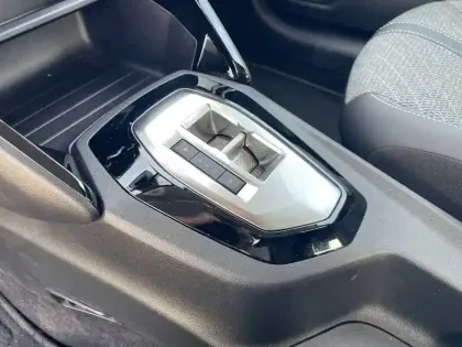 Photo 19 Peugeot 208  Hybrid 100 e-DCS6