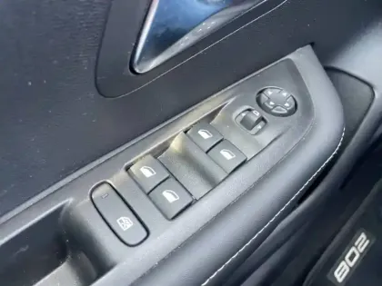 Photo 26 Peugeot 208  Hybrid 100 e-DCS6