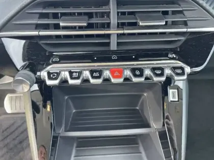 Photo 77 Peugeot 208  Hybrid 100 e-DCS6