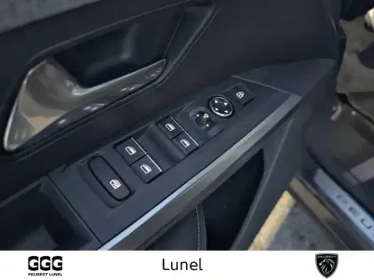 Photo 52 Peugeot 5008  Hybrid 136 e-DCS6