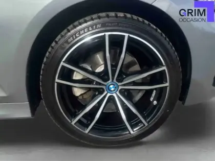 Photo 13 BMW Serie 3 Touring 330e xDrive 292 ch BVA8