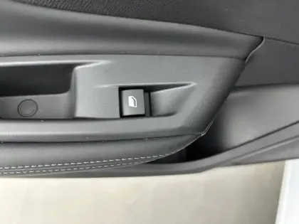 Photo 17 Peugeot 308  SW Hybrid 145 e-DCS6