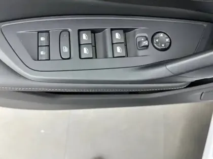 Photo 49 Peugeot 308  SW Hybrid 145 e-DCS6