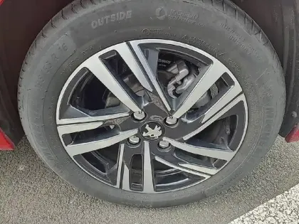 Photo 34 Peugeot 208  PureTech 100 S&S EAT8