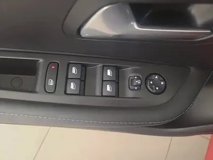 Photo 67 Peugeot 208  PureTech 100 S&S EAT8