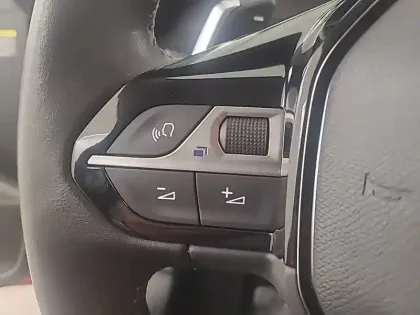 Photo 65 Peugeot 208  PureTech 100 S&S EAT8