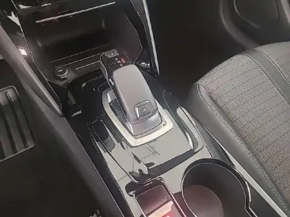 Photo 57 Peugeot 208  PureTech 100 S&S EAT8