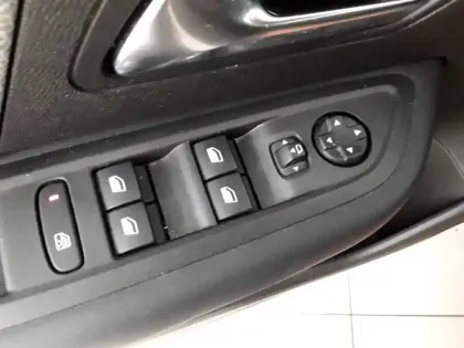 Photo 41 Citroën C4 Gén. III Ph1 Feel Pack 5