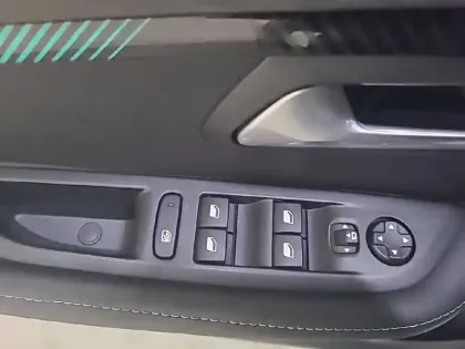 Photo 89 Peugeot 208  PureTech 100 S&S BVM6