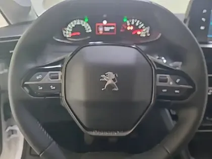 Photo 68 Peugeot 208  PureTech 100 S&S BVM6