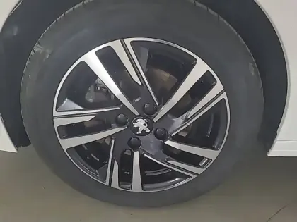 Photo 72 Peugeot 208  PureTech 100 S&S BVM6