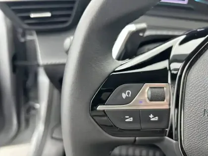 Photo 18 Peugeot 208  Hybrid 100 e-DCS6