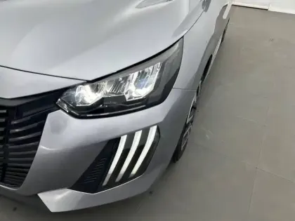 Photo 15 Peugeot 208  Hybrid 100 e-DCS6