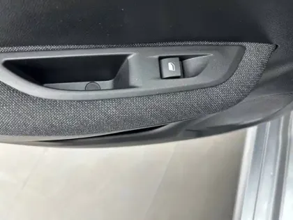 Photo 14 Peugeot 208  Hybrid 100 e-DCS6