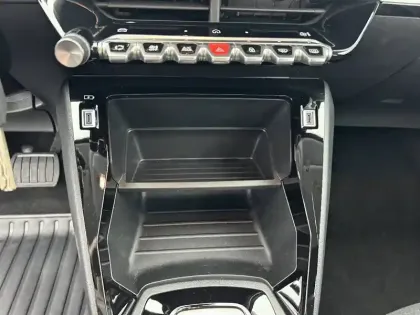 Photo 25 Peugeot 208  Hybrid 100 e-DCS6