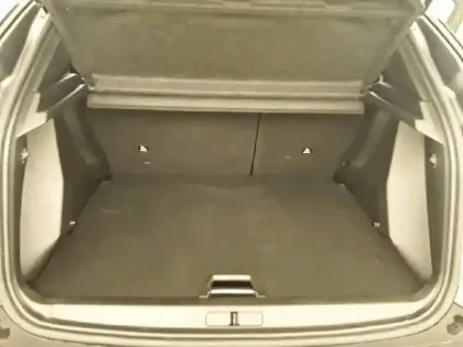 Photo 5 Peugeot 2008 Gén. II Ph1 NG GT 5