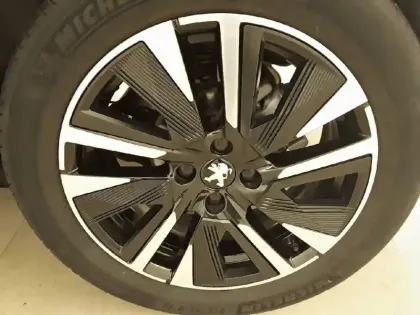 Photo 60 Peugeot 2008  PureTech 130 S&S EAT8