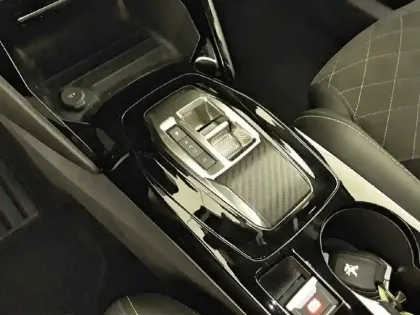 Photo 13 Peugeot 2008 Gén. II Ph1 NG GT 5