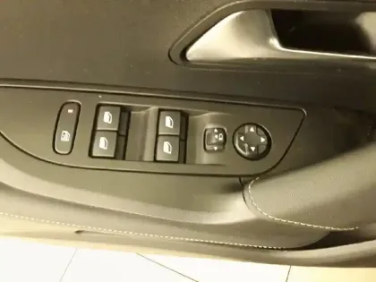 Photo 69 Peugeot 2008  PureTech 130 S&S EAT8