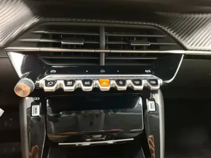 Photo 24 Peugeot 208 Gén. II Ph2 Allure 5