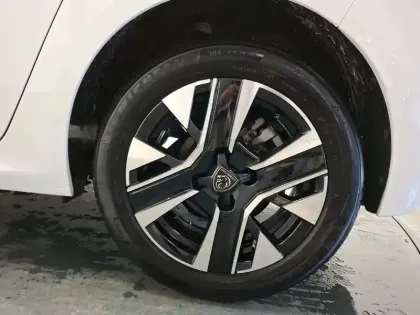 Photo 10 Peugeot 208 Gén. II Ph2 Allure 5